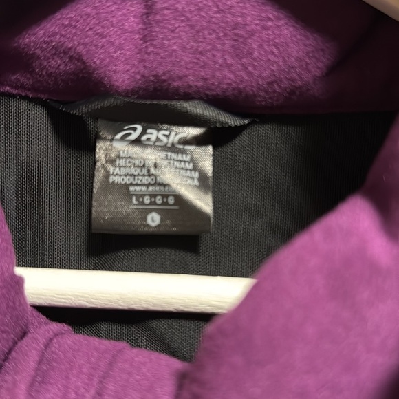 ASICS Winter Run Black Jacket - Picture 7 of 13